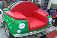 Fauteuil dans l'avant d'une Fiat 500