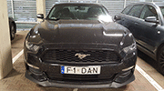 Mustang avec plaque personnalisée !!
