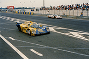 Porsche 962 C - Harald Huysman / Dominique Lacaud / Uwe Schäfer - 10ème & la Jaguar XJR-9 n° 1 - Jan Lammars / Patrick Tambay / Gilbert Scott - 4ème